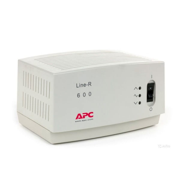 Regulador de voltaje APC LE-600I, 600VA, 220V, 4 tomacorrientes C13 - Imagen 2